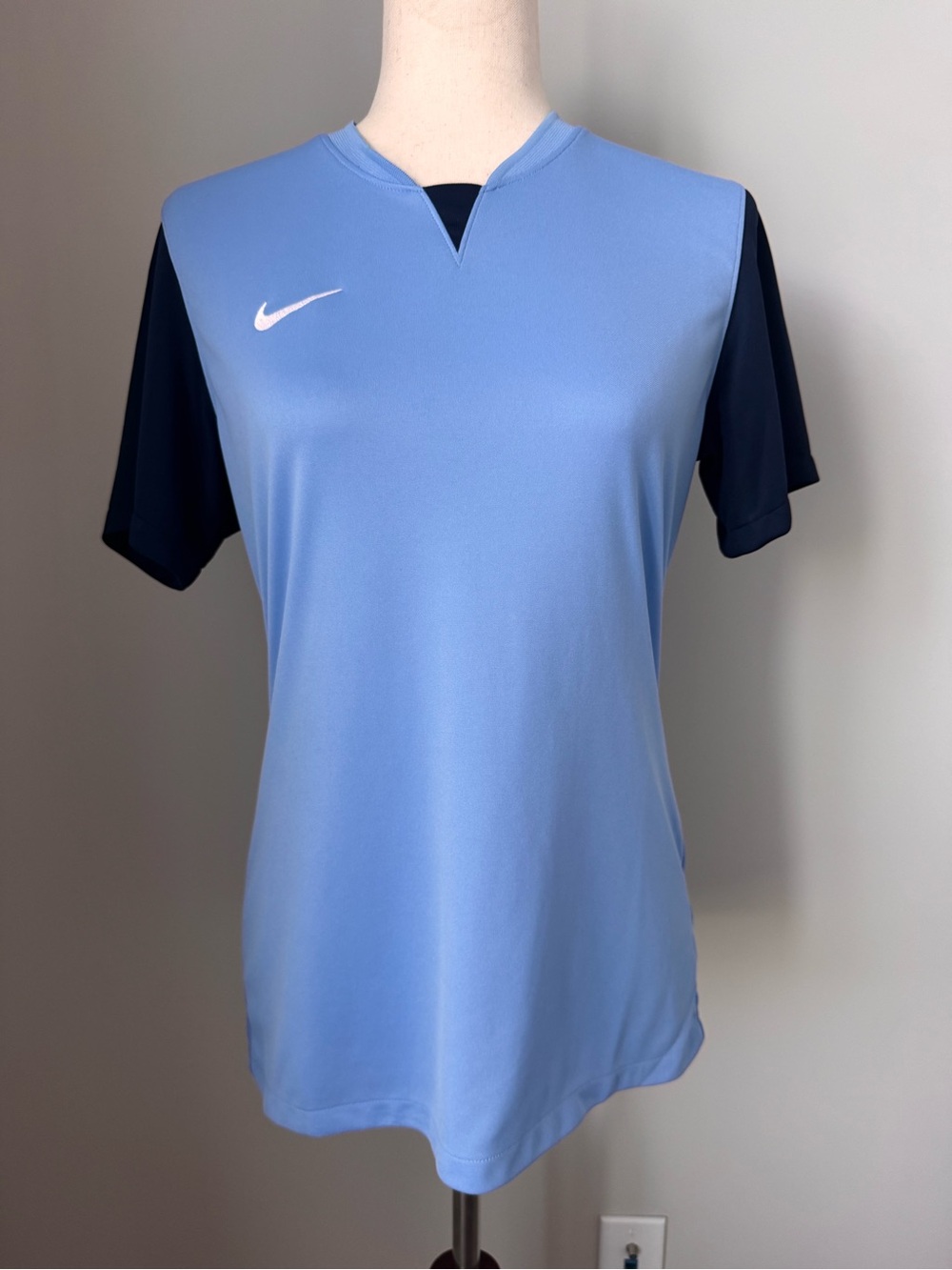 Nike Women's Sky Blue & Navy Short-Sleeve Athletic Jersey